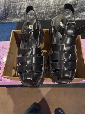 Steve Madden Black Chunky Fisherman Sandals